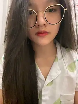 Krixxi22 online show from December 2024 01:39:01 PM