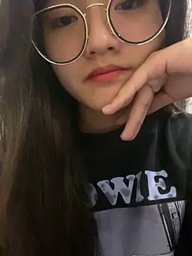 Krixxi22 online show from December 2024 03:39:01 PM