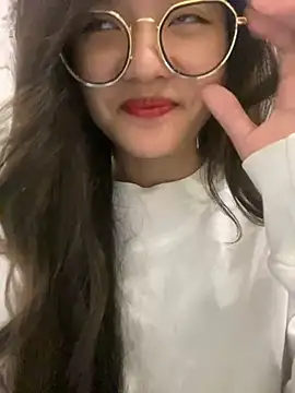 Krixxi22 online show from December 2024 01:00:01 PM