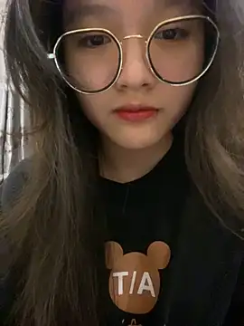 Krixxi22 online show from December 2024 03:04:01 PM