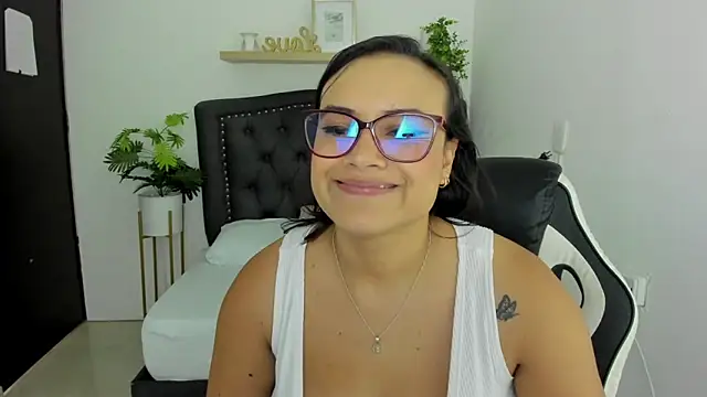 zoe danae  online show from December 2024 12:16:01 PM