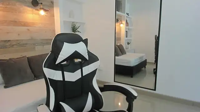 Snapshot of zoe_danae_ chatting on February 2026 12:27:01 PM zoe danae online show from February 2026 12:27:01 PM