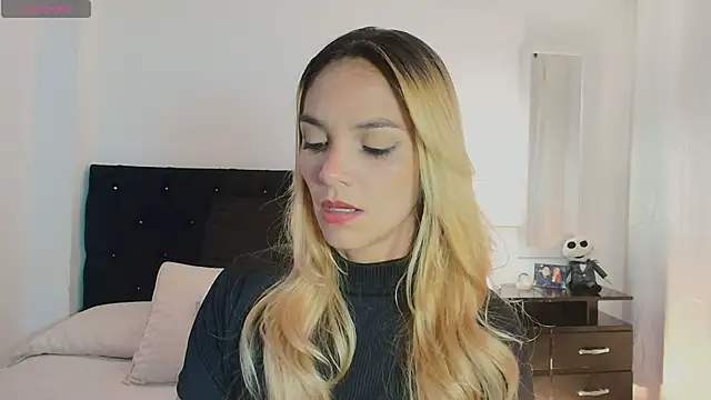 MeganLorensx online show from April 2026 10:26:01 PM