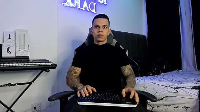 Snapshot of Aron_Dark chatting on January 2025 12:55:01 AM Aron Dark online show from January 2025 12:55:01 AM