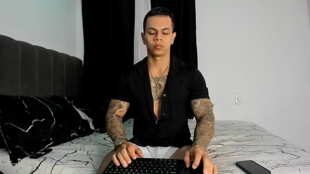 Snapshot of Aron_Dark chatting on February 2025 10:01:01 PM Aron Dark online show from February 2025 10:01:01 PM