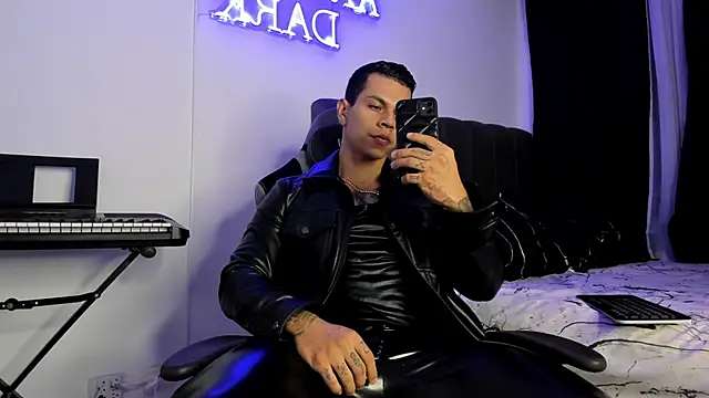 Snapshot of Aron_Dark chatting on February 2025 11:04:02 PM Aron Dark online show from February 2025 11:04:02 PM