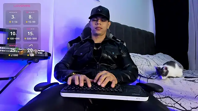 Snapshot of Aron_Dark chatting on March 2025 10:57:02 AM Aron Dark online show from March 2025 10:57:02 AM