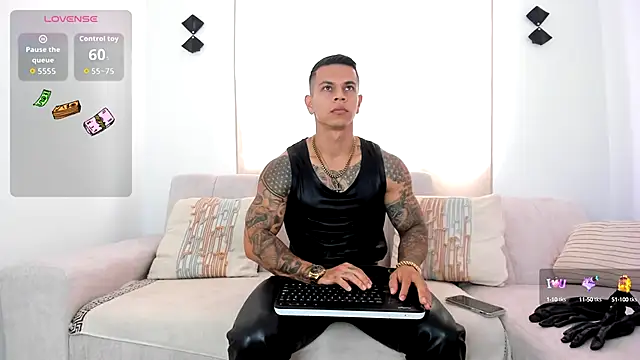 Snapshot of Aron_Dark chatting on October 2025 01:43:02 PM Aron Dark online show from October 2025 01:43:02 PM