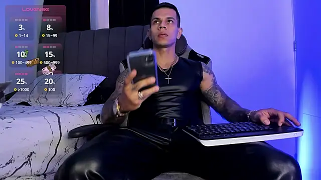 Snapshot of Aron_Dark chatting on October 2025 09:04:02 PM Aron Dark online show from October 2025 09:04:02 PM