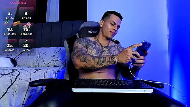 Snapshot of Aron_Dark chatting on November 2025 12:42:02 AM Aron Dark online show from November 2025 12:42:02 AM