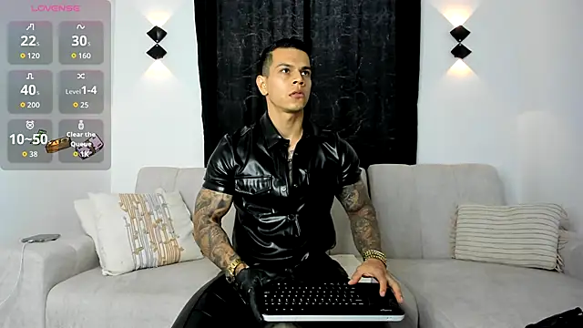 Snapshot of Aron_Dark chatting on November 2025 10:34:02 PM Aron Dark online show from November 2025 10:34:02 PM