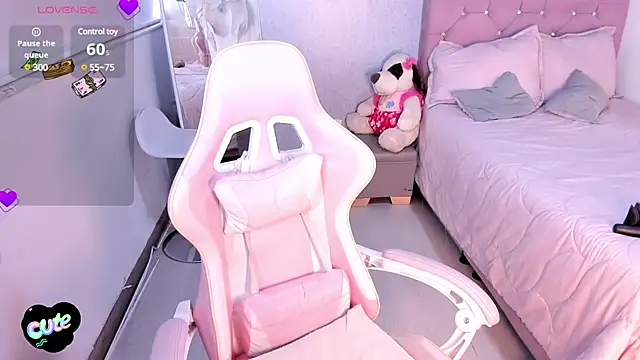 Kenia tompson01 online show from March 2025 06:40:02 PM