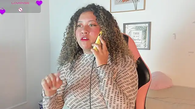 Kenia tompson01 online show from November 2025 08:52:01 PM