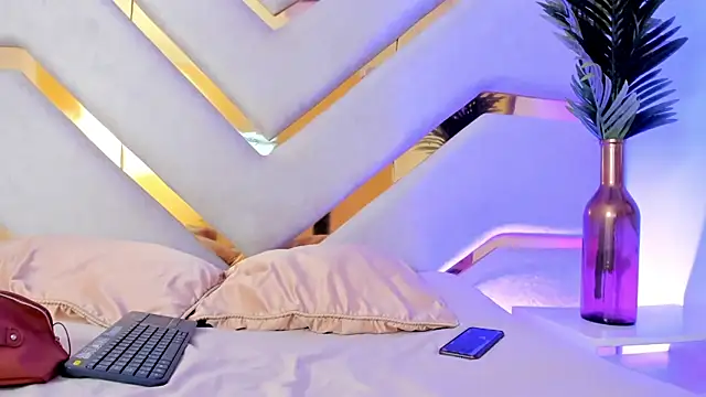 Snapshot of AilynMiller chatting on December 2024 06:17:01 PM AilynMiller online show from December 2024 06:17:01 PM