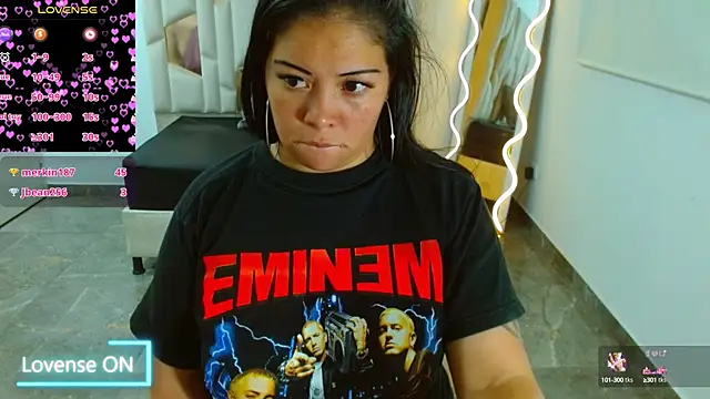 Snapshot of martinna_tay chatting on January 2025 06:28:02 AM martinna tay online show from January 2025 06:28:02 AM