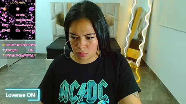 Snapshot of martinna_tay chatting on January 2025 06:46:01 AM martinna tay online show from January 2025 06:46:01 AM