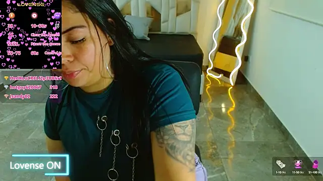 Snapshot of martinna_tay chatting on January 2025 09:49:02 AM martinna tay online show from January 2025 09:49:02 AM