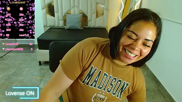 Snapshot of martinna_tay chatting on January 2025 03:40:02 AM martinna tay online show from January 2025 03:40:02 AM