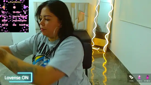 Snapshot of martinna_tay chatting on February 2025 04:36:02 AM martinna tay online show from February 2025 04:36:02 AM