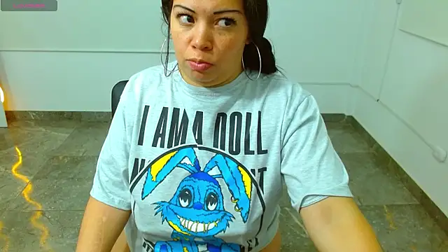 Snapshot of martinna_tay chatting on February 2025 09:42:02 AM martinna tay online show from February 2025 09:42:02 AM