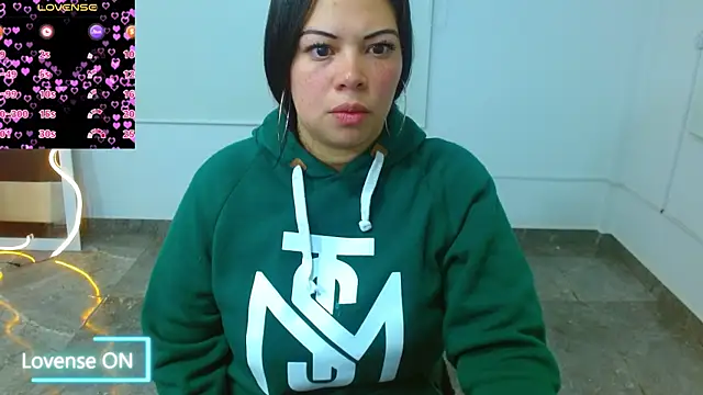 Snapshot of martinna_tay chatting on March 2025 03:28:02 AM martinna tay online show from March 2025 03:28:02 AM