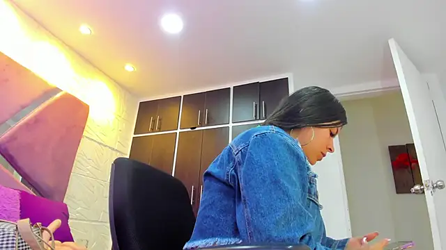 Charlotte Ice1 online show from March 2025 03:18:02 PM