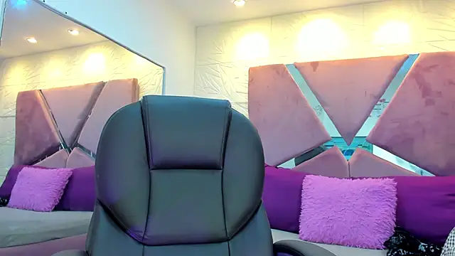 Charlotte Ice1 online show from September 2025 05:24:02 PM