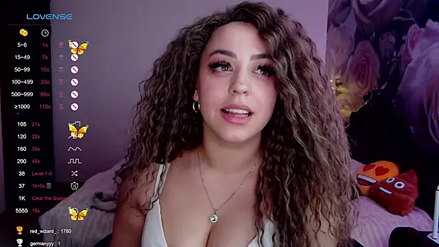 Snapshot of _Just_a_queen_3 chatting on December 2024 09:05:02 PM Just a queen 3 online show from December 2024 09:05:02 PM