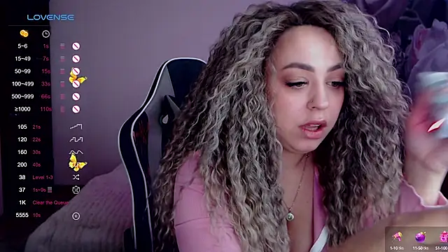 Snapshot of _Just_a_queen_3 chatting on December 2024 10:34:02 AM Just a queen 3 online show from December 2024 10:34:02 AM