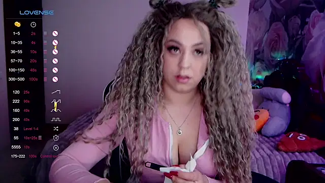 Snapshot of _Just_a_queen_3 chatting on January 2025 06:07:01 PM Just a queen 3 online show from January 2025 06:07:01 PM