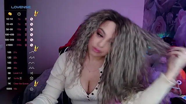 Snapshot of _Just_a_queen_3 chatting on February 2025 10:10:02 AM Just a queen 3 online show from February 2025 10:10:02 AM