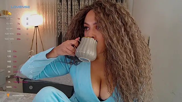 Snapshot of _Just_a_queen_3 chatting on October 2025 09:37:01 AM Just a queen 3 online show from October 2025 09:37:01 AM