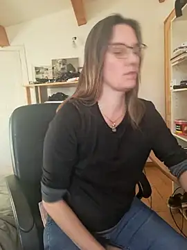 SpiceLea online show from December 2024 02:48:02 PM