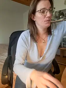 SpiceLea online show from February 2025 12:48:02 PM