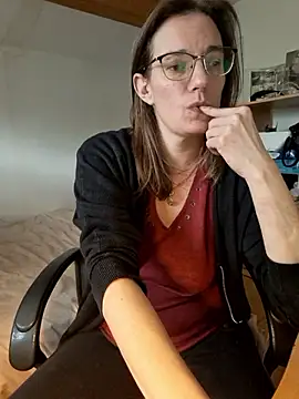 SpiceLea online show from February 2025 01:21:02 PM