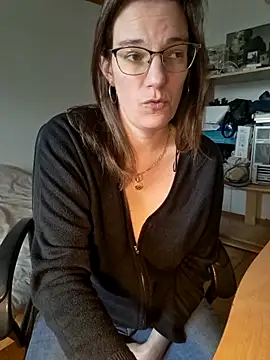 SpiceLea online show from March 2025 12:33:02 PM