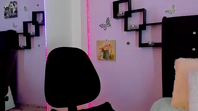 Snapshot of Laurablue chatting on December 2024 12:08:01 AM Laurablue online show from December 2024 12:08:01 AM