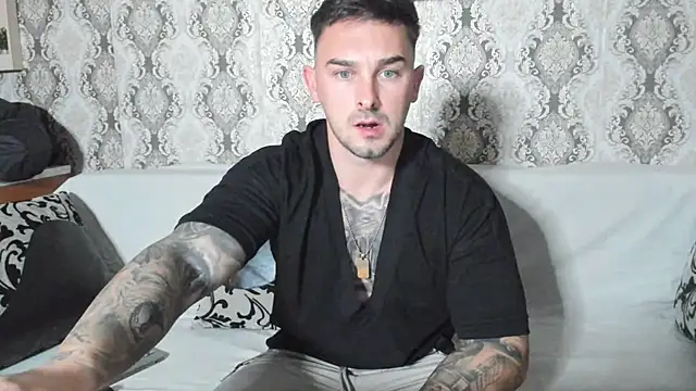 Snapshot of Jonmusclemaster chatting on December 2024 07:34:01 PM Jonmusclemaster online show from December 2024 07:34:01 PM