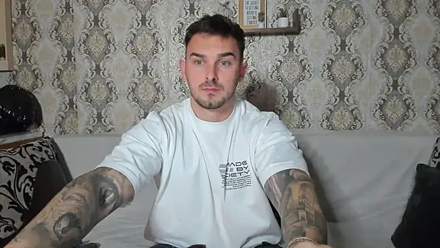 Snapshot of Jonmusclemaster chatting on December 2024 08:18:01 PM Jonmusclemaster online show from December 2024 08:18:01 PM