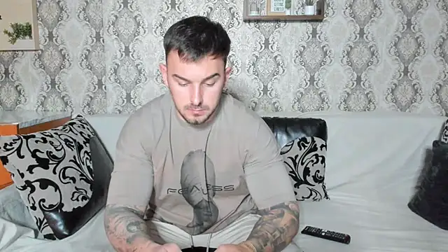 Snapshot of Jonmusclemaster chatting on December 2024 08:15:01 PM Jonmusclemaster online show from December 2024 08:15:01 PM