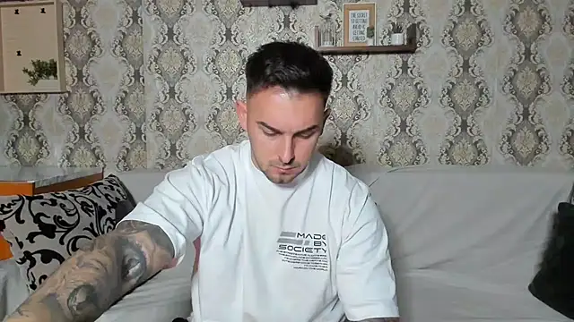 Snapshot of Jonmusclemaster chatting on December 2024 09:13:02 PM Jonmusclemaster online show from December 2024 09:13:02 PM