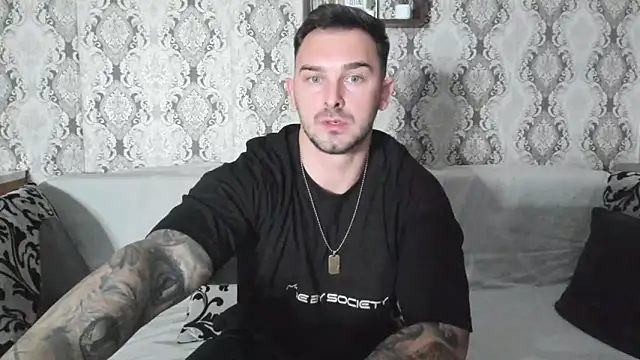 Snapshot of Jonmusclemaster chatting on December 2024 08:01:02 PM Jonmusclemaster online show from December 2024 08:01:02 PM