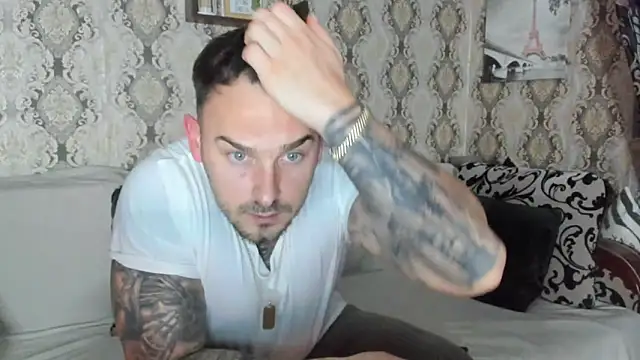 Snapshot of Jonmusclemaster chatting on December 2024 08:58:02 PM Jonmusclemaster online show from December 2024 08:58:02 PM