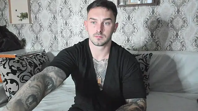 Snapshot of Jonmusclemaster chatting on December 2024 08:39:01 PM Jonmusclemaster online show from December 2024 08:39:01 PM