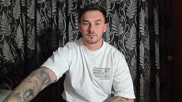 Snapshot of Jonmusclemaster chatting on December 2024 08:15:02 PM Jonmusclemaster online show from December 2024 08:15:02 PM