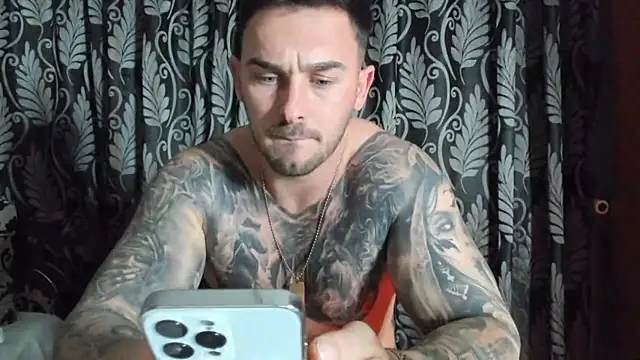 Snapshot of Jonmusclemaster chatting on December 2024 11:18:02 PM Jonmusclemaster online show from December 2024 11:18:02 PM