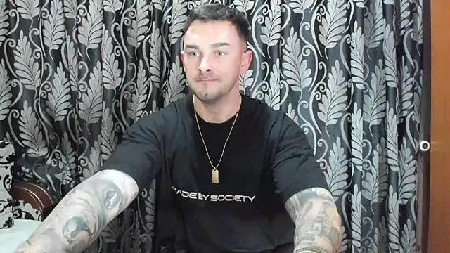 Snapshot of Jonmusclemaster chatting on January 2025 08:26:01 PM Jonmusclemaster online show from January 2025 08:26:01 PM