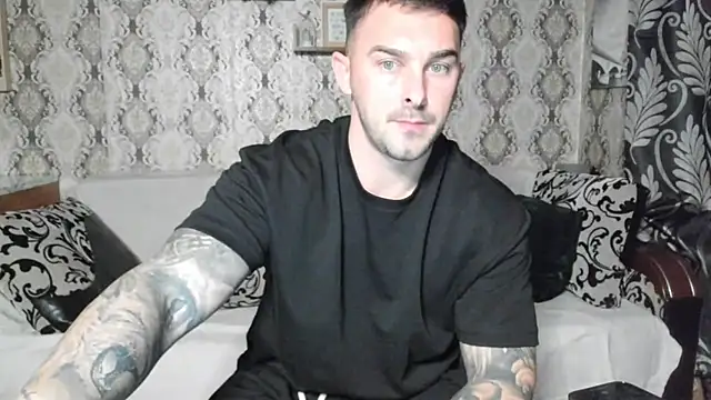 Snapshot of Jonmusclemaster chatting on January 2025 11:12:01 PM Jonmusclemaster online show from January 2025 11:12:01 PM