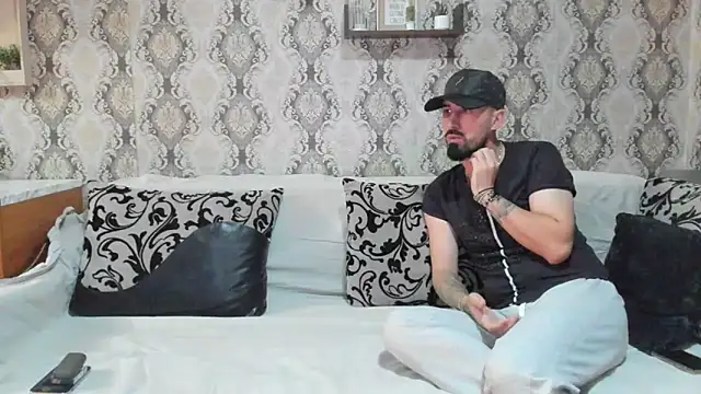 Snapshot of Jonmusclemaster chatting on January 2025 09:03:01 PM Jonmusclemaster online show from January 2025 09:03:01 PM