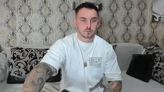 Snapshot of Jonmusclemaster chatting on January 2025 07:53:01 PM Jonmusclemaster online show from January 2025 07:53:01 PM